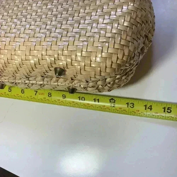 Source Unknown Hard Rattan Purse w Gold Coloured Hardware & Strap Secure Closure - Picture 8 of 12